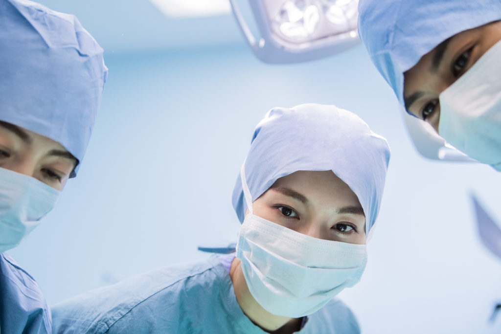 orthopedic surgeons face to face on the operating table